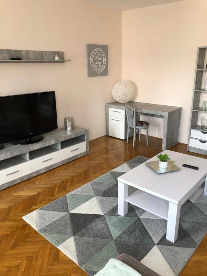 Szeged Gyoengye Apartment Екстериор снимка