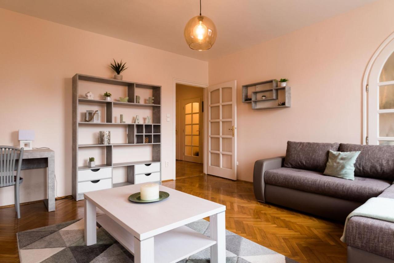 Szeged Gyoengye Apartment Екстериор снимка